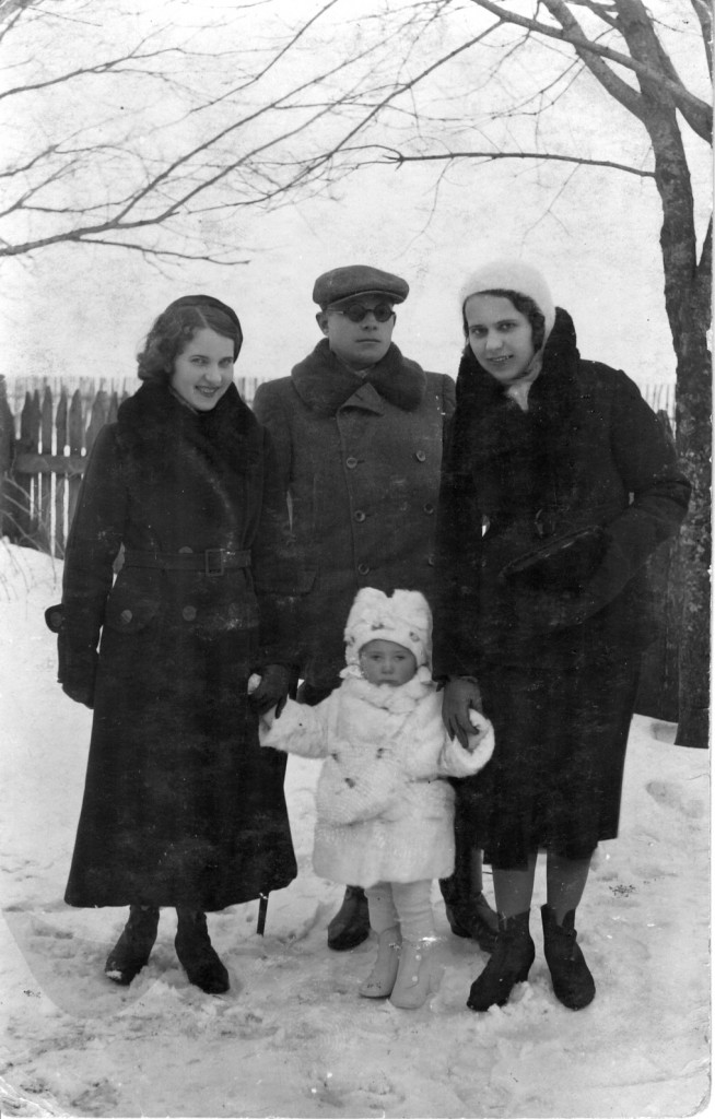 Od lewej: Helena Starsiak, szwagier Tomasz Janicki, siostra Karolina Janicka oraz siostrzenica Heleny - Danuta Janicka